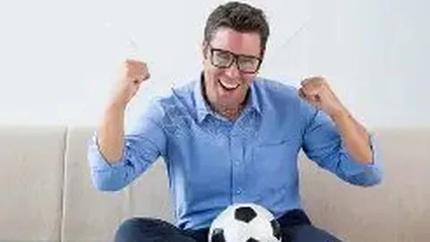 2025中超赛季巅峰一击：何超惊天远射，空中霸舞，成都足球之夜绝杀传奇再现！